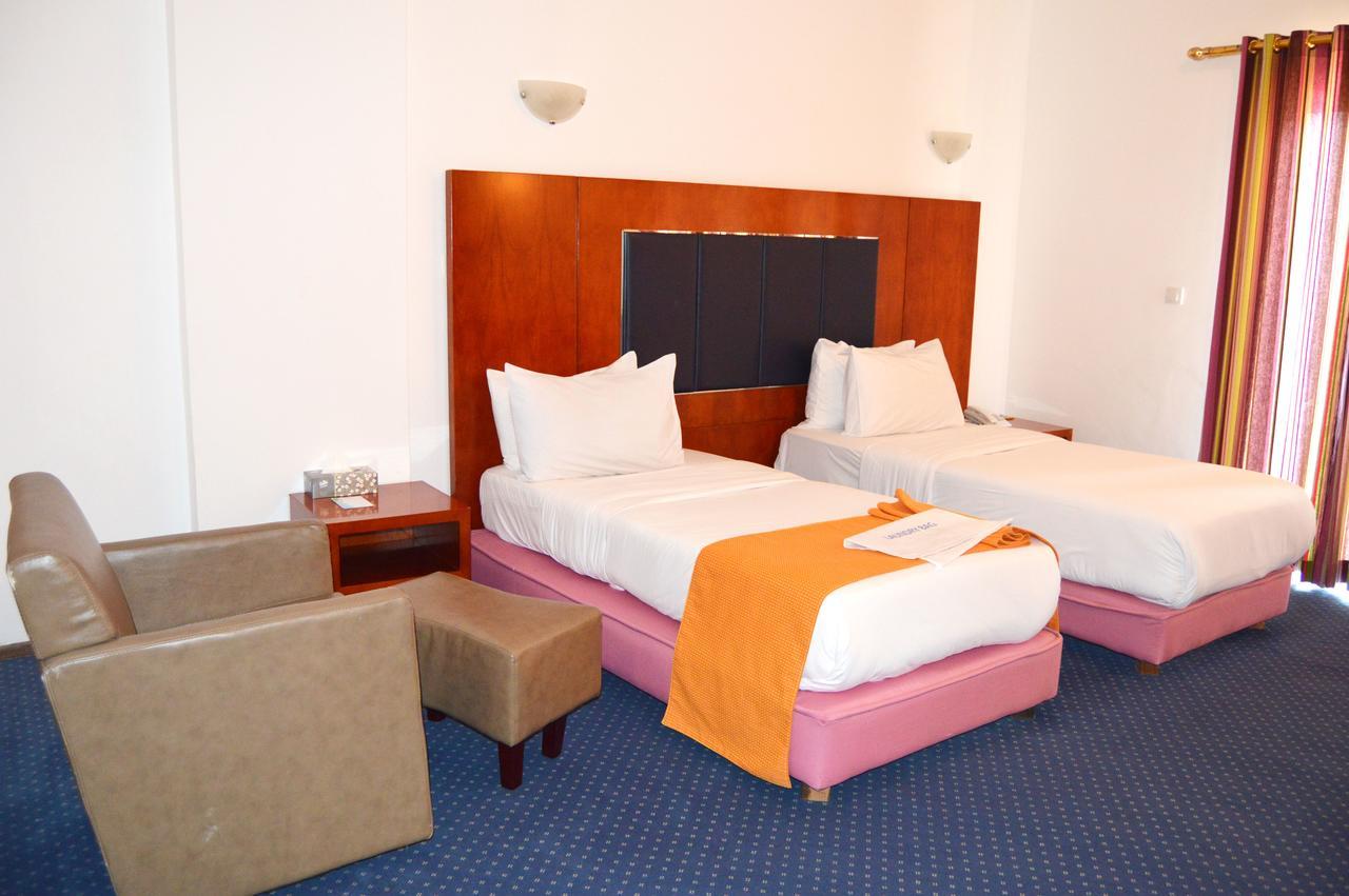 Leon Hotel 킨샤사 객실 사진