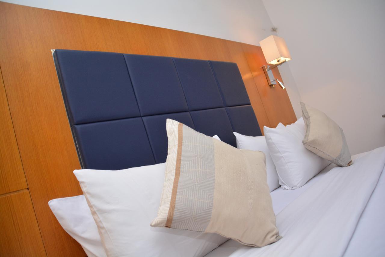 Leon Hotel 킨샤사 외부 사진