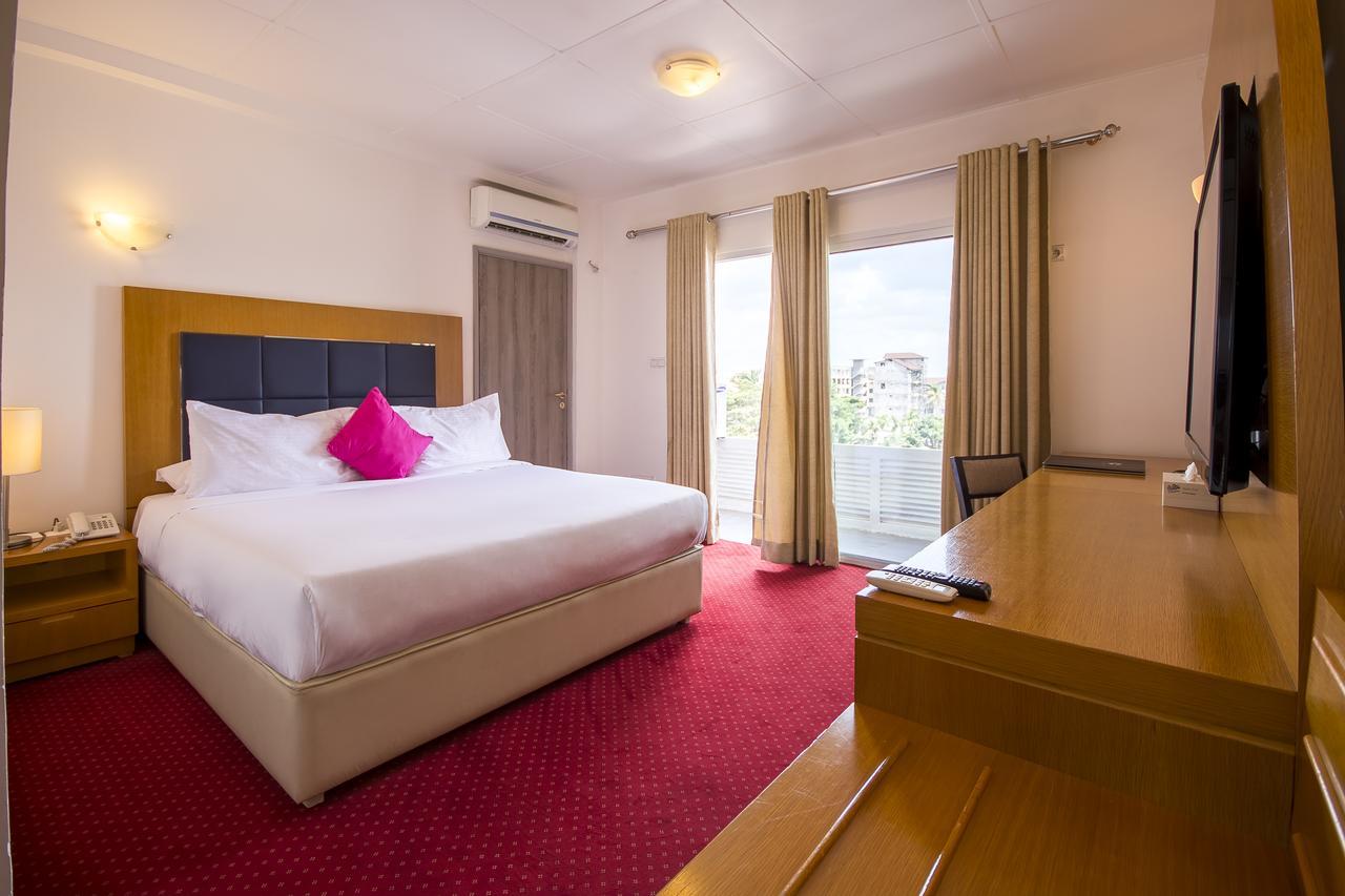 Leon Hotel 킨샤사 외부 사진