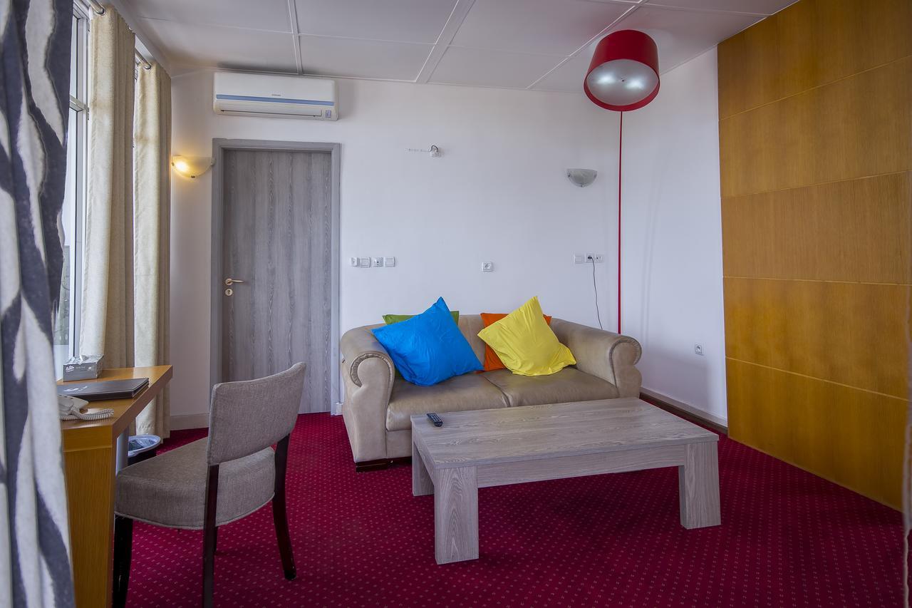 Leon Hotel 킨샤사 외부 사진